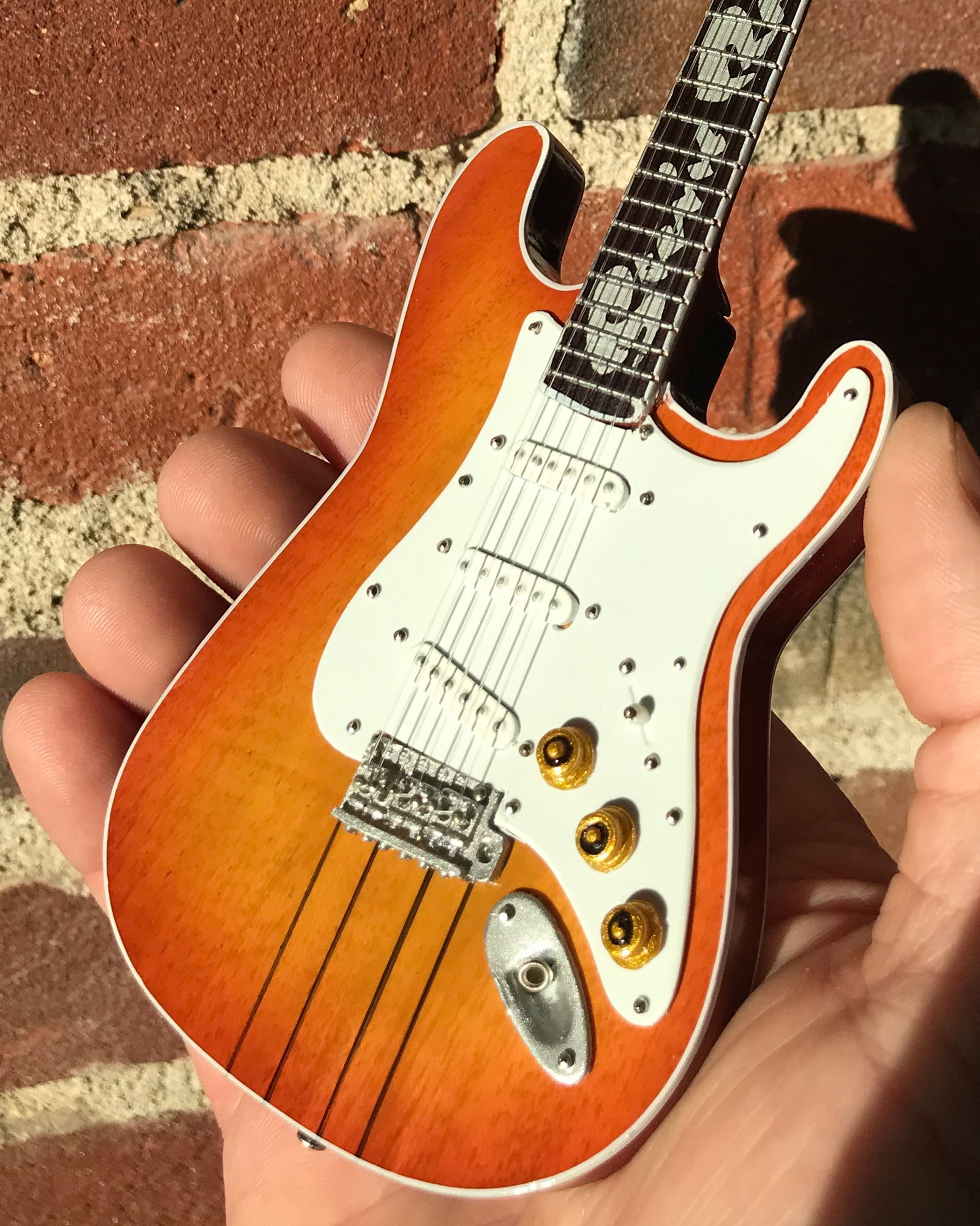 STEVIE RAY VAUGHAN SIGNATURE HAMILTONE MINIATURE GUITAR REPLICA