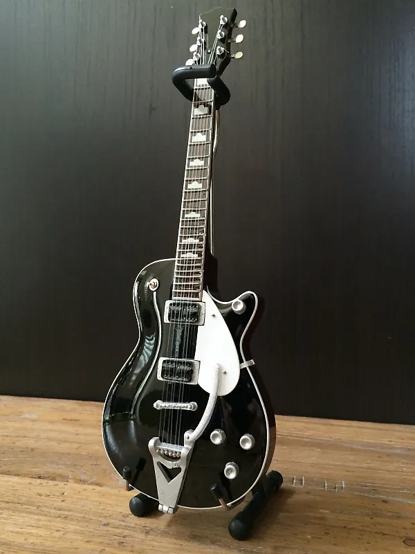 THE BEATLES - GEORGE HARRISON - BLACK DUO ELECTRIC MINI GUITAR